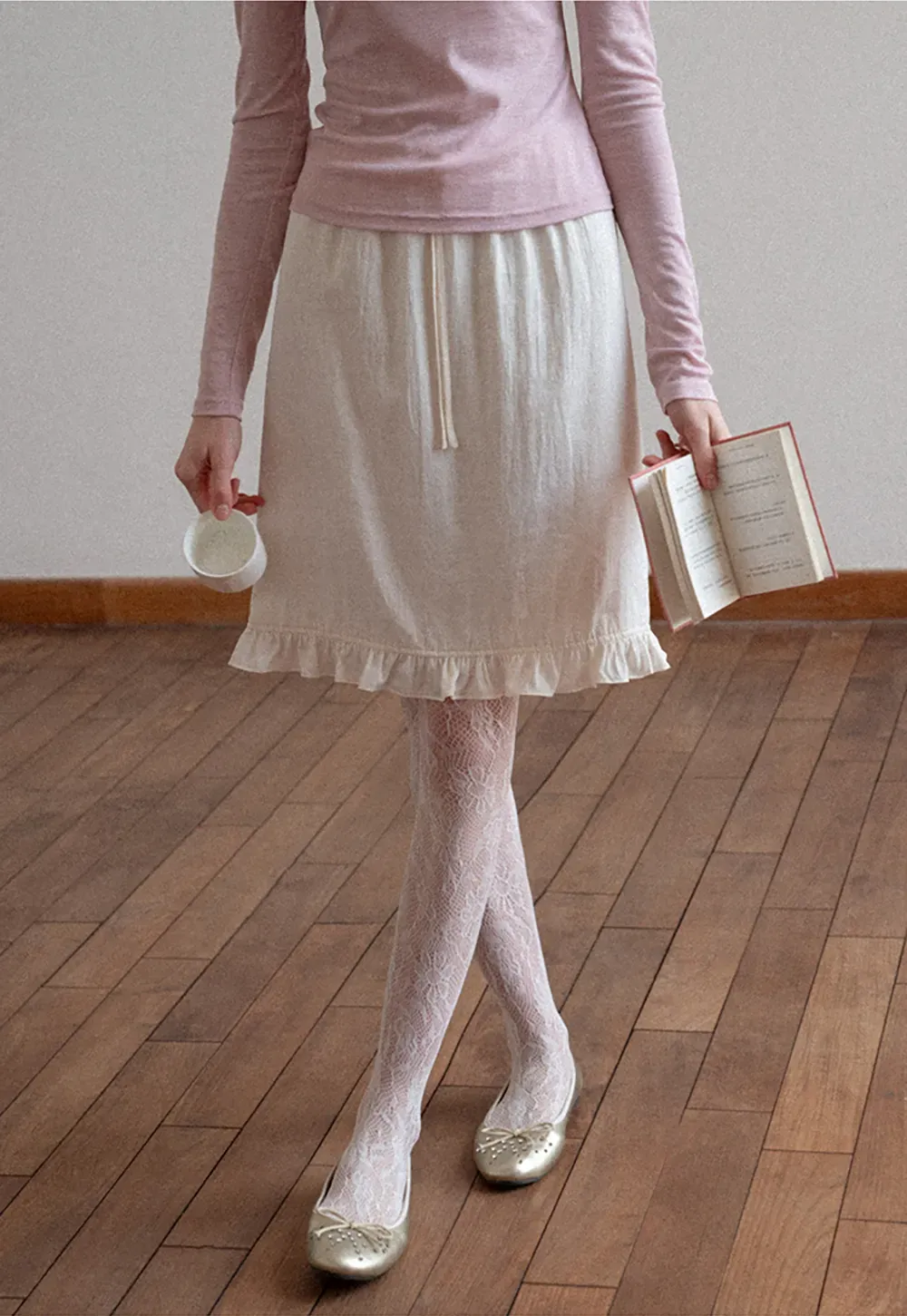 Linen skirt with drawstring waist and ruffled hem
