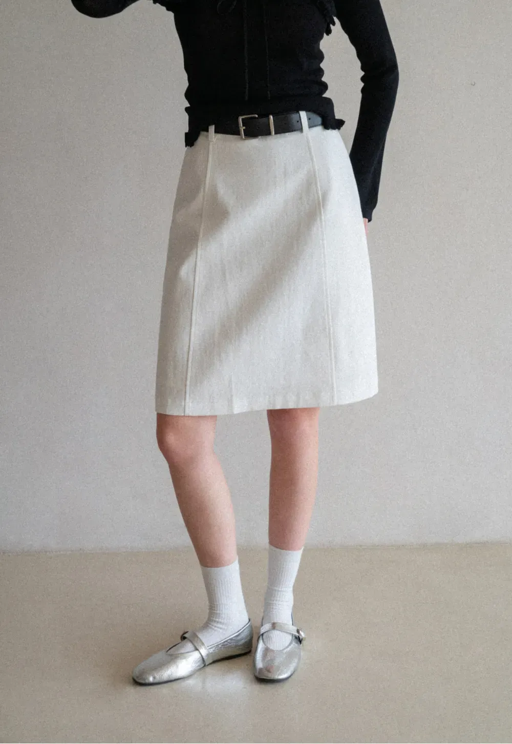 A-line knee length skirt with front seam and belt loop