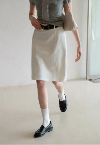 A-line knee length skirt with front seam and belt loop