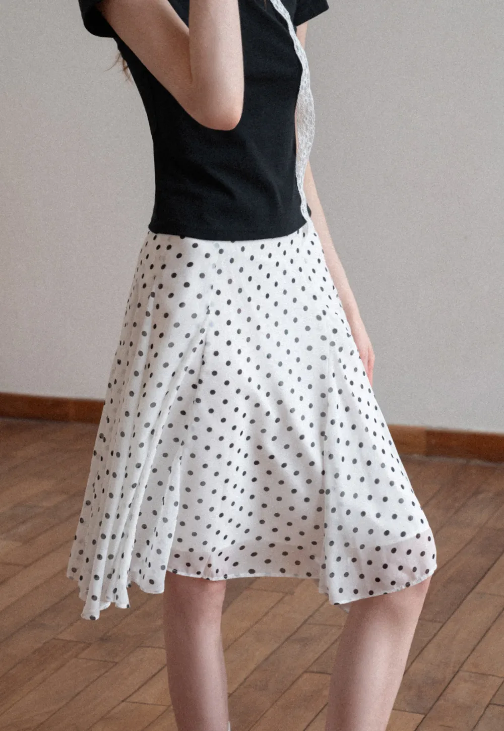 Polka dot pleated asymmetrical skirt