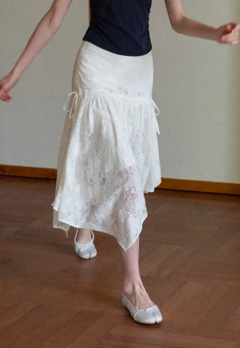 Lace Embroidered Asymmetrical Hem Skirt