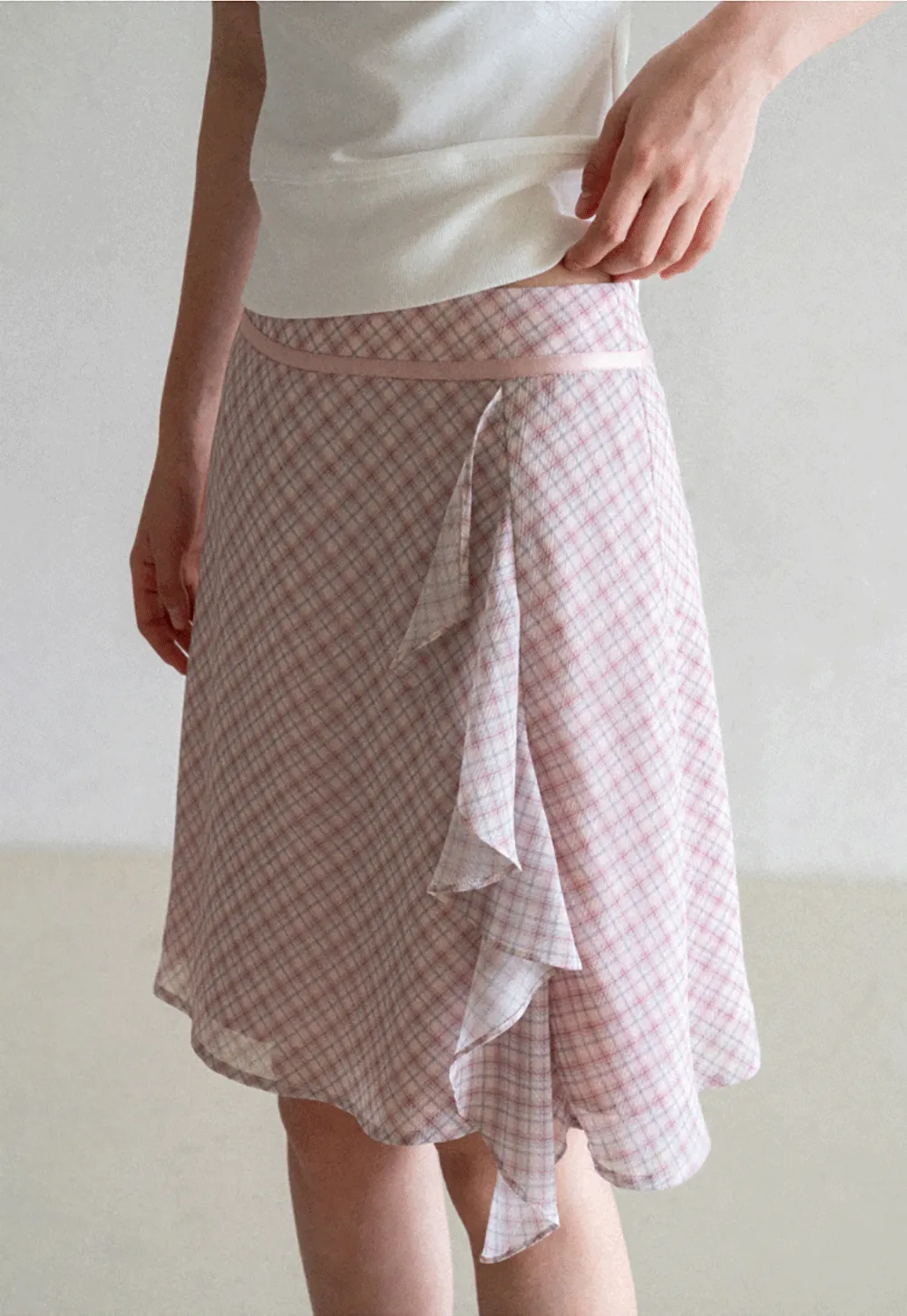 Asymmetrical Ruffle Hem Plaid Skirt