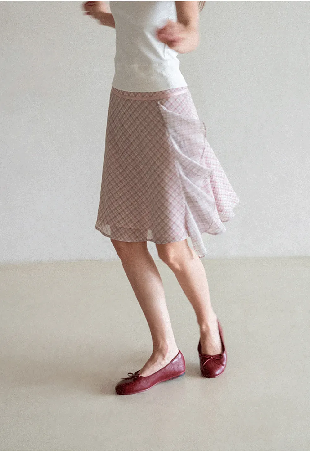 Asymmetrical Ruffle Hem Plaid Skirt