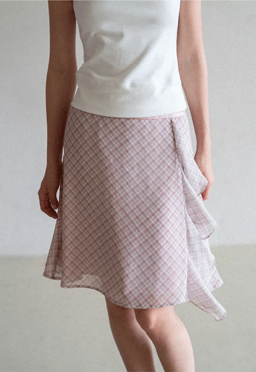 Asymmetrical Ruffle Hem Plaid Skirt