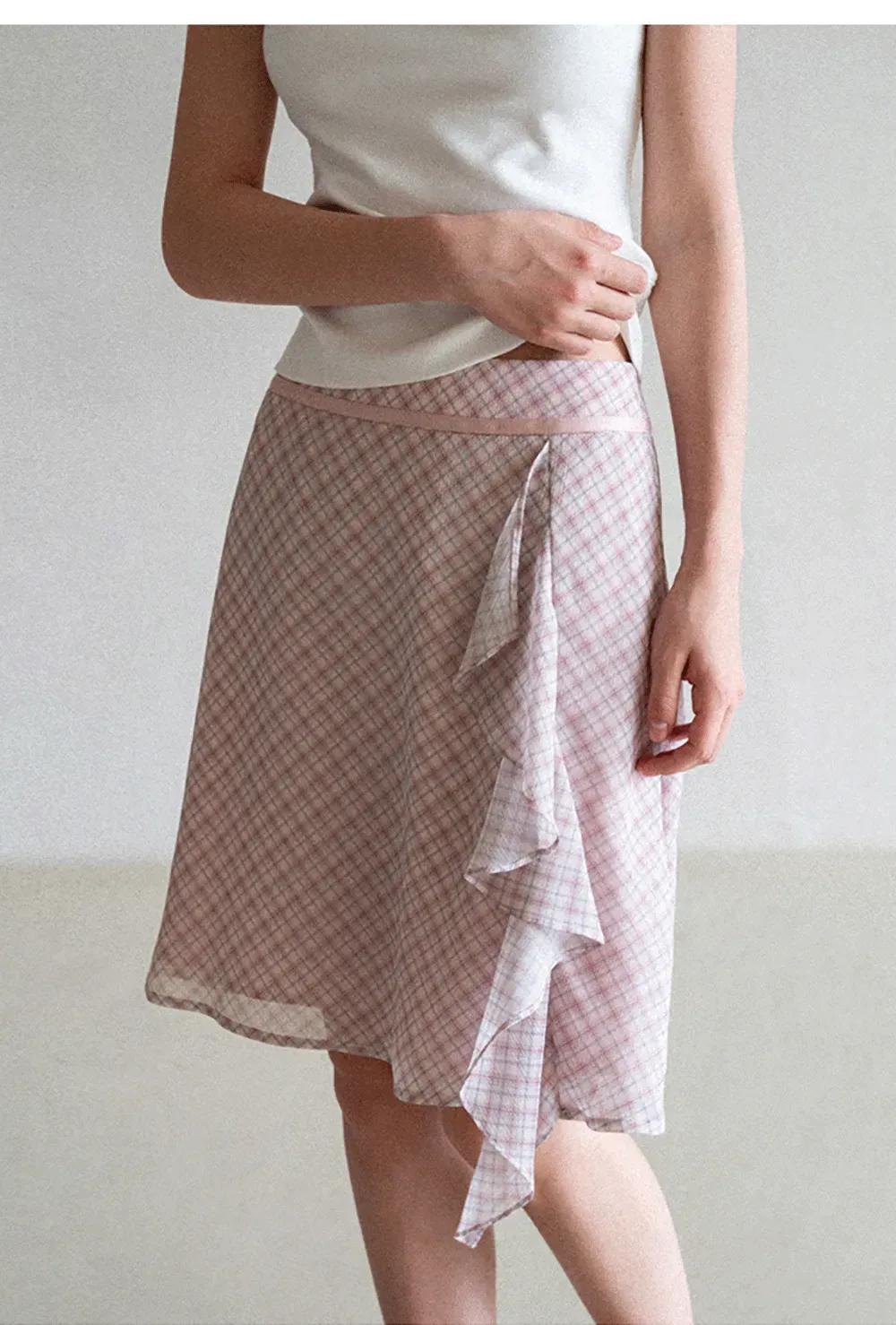 Asymmetrical Ruffle Hem Plaid Skirt