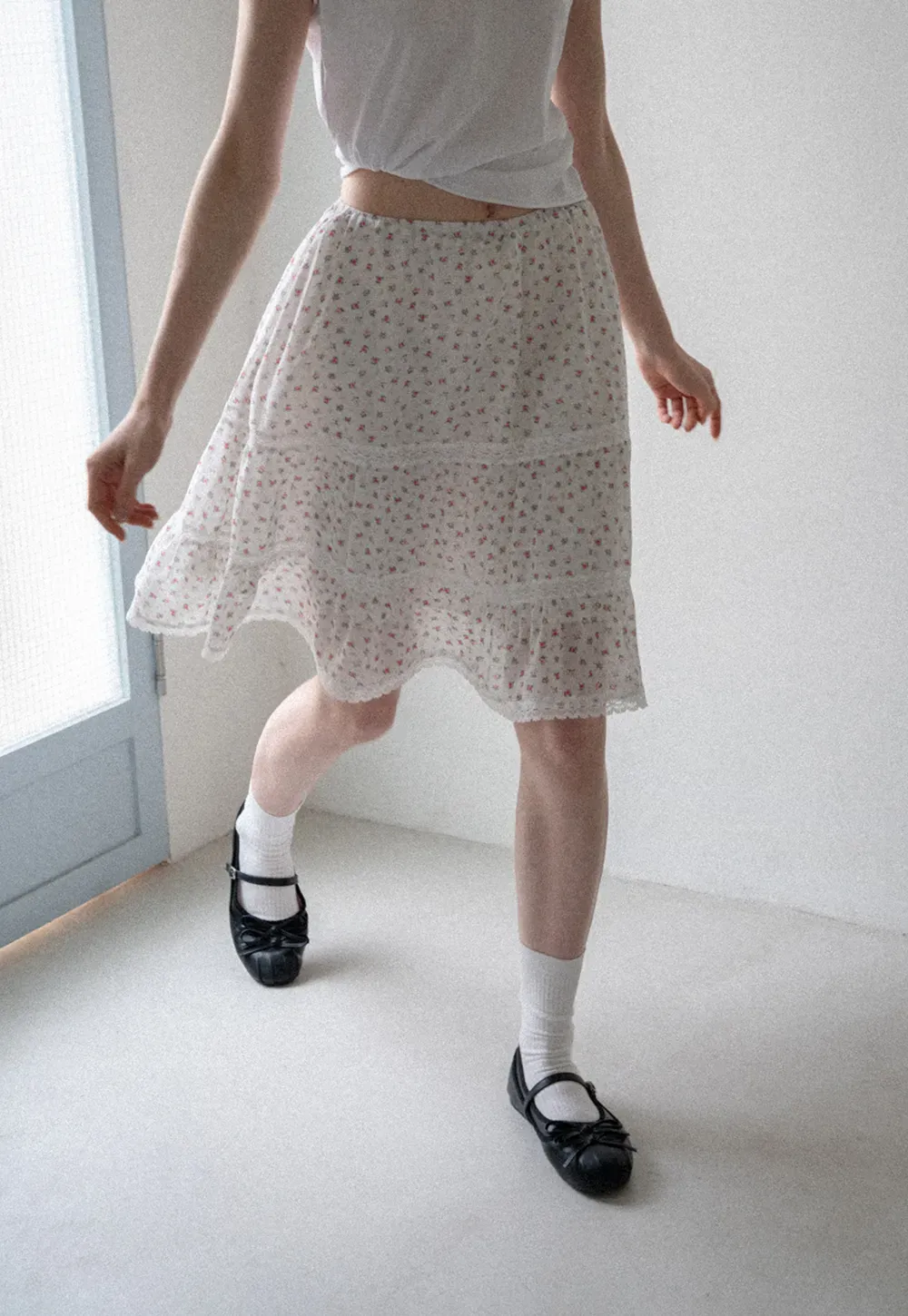 Tiered Floral Print Skirt with Lace Trim