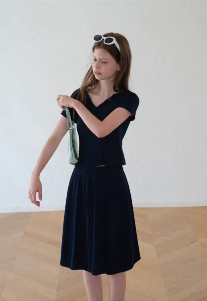 V Neck Short Sleeve Knit Top and A Line Skirt
