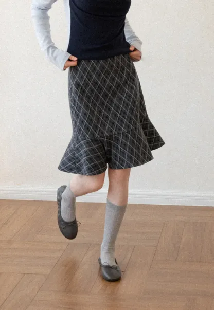 Plaid Pattern Flared Hem Skirt