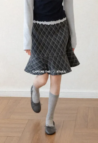 Plaid Pattern Flared Hem Skirt