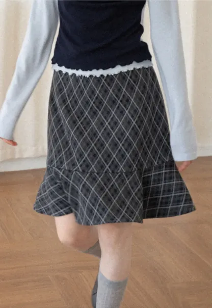 Plaid Pattern Flared Hem Skirt