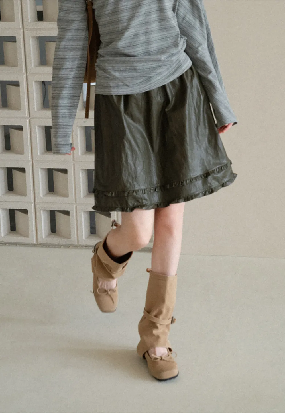 Ruffled Hem Pleated Skirt