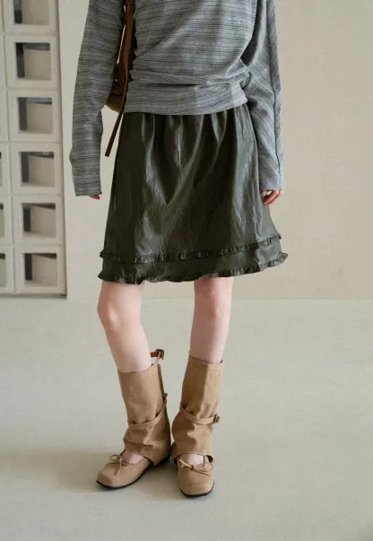Ruffled Hem Pleated Skirt