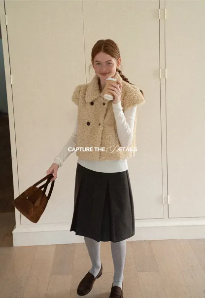 Shearling Texture Collared Sleeveless Short Jacket