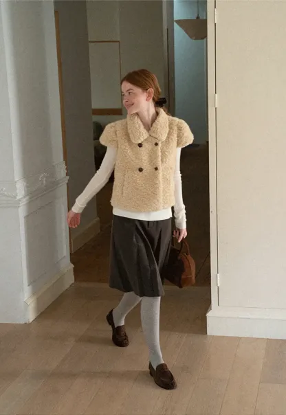 Shearling Texture Collared Sleeveless Short Jacket