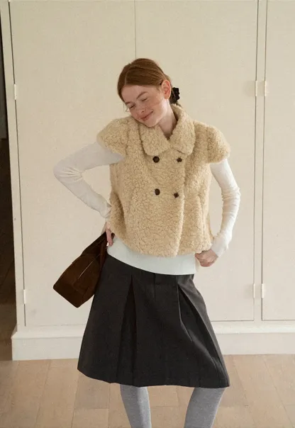 Shearling Texture Collared Sleeveless Short Jacket