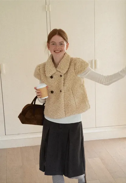 Shearling Texture Collared Sleeveless Short Jacket