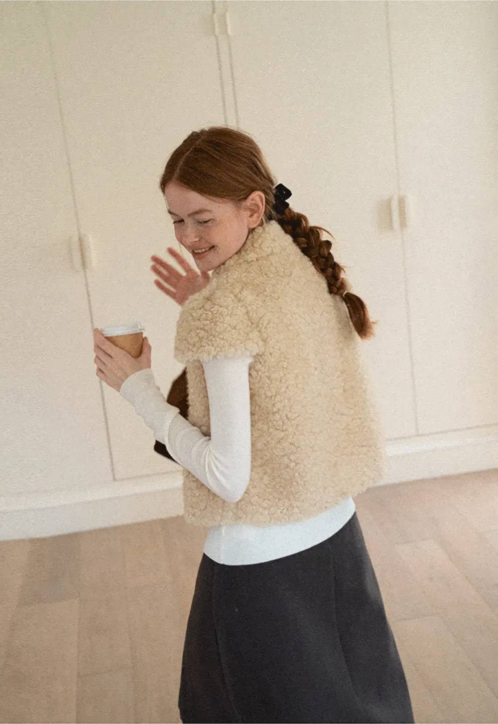 Shearling Texture Collared Sleeveless Short Jacket