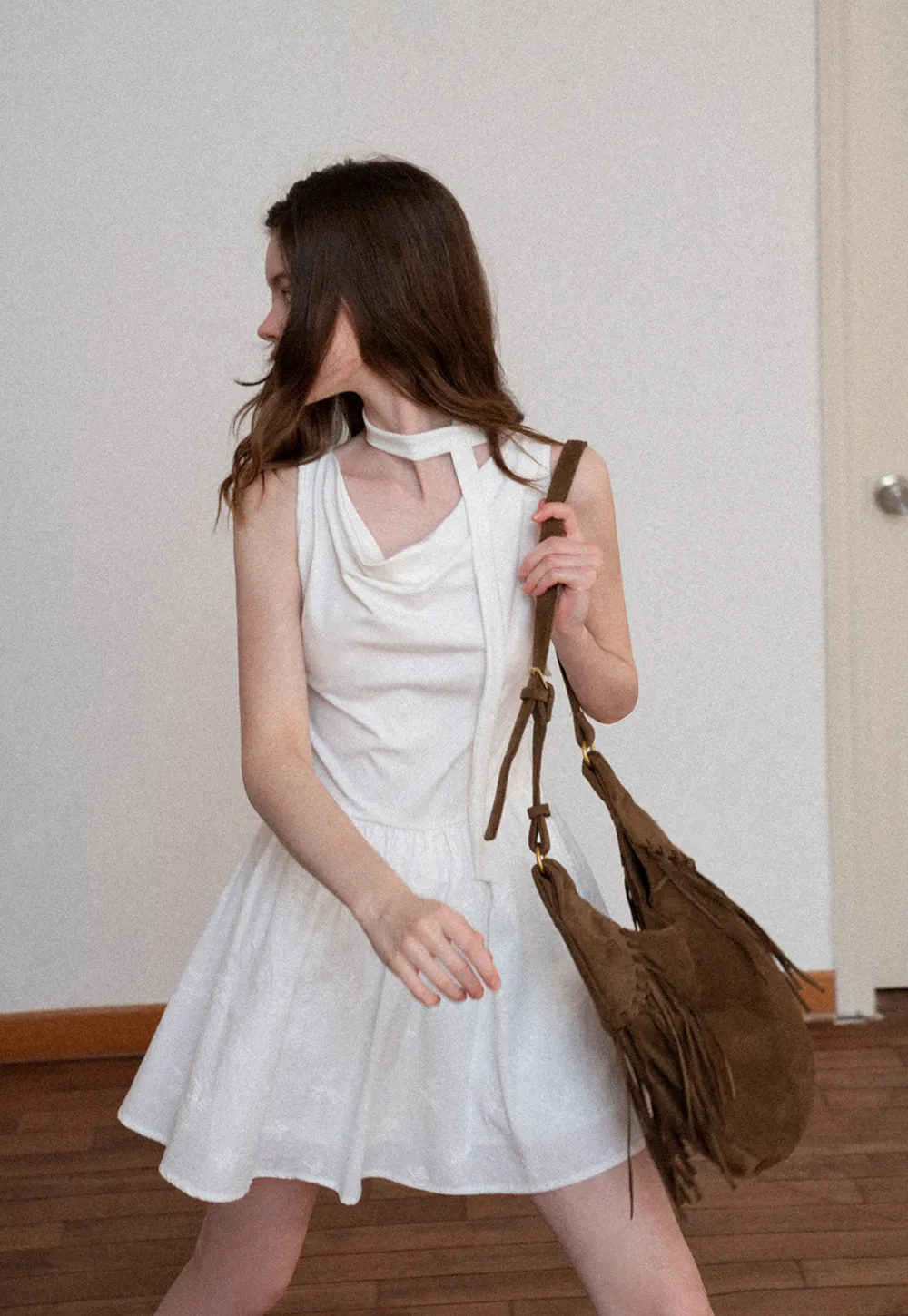 Sleeveless dress with halter neck and flared skirt