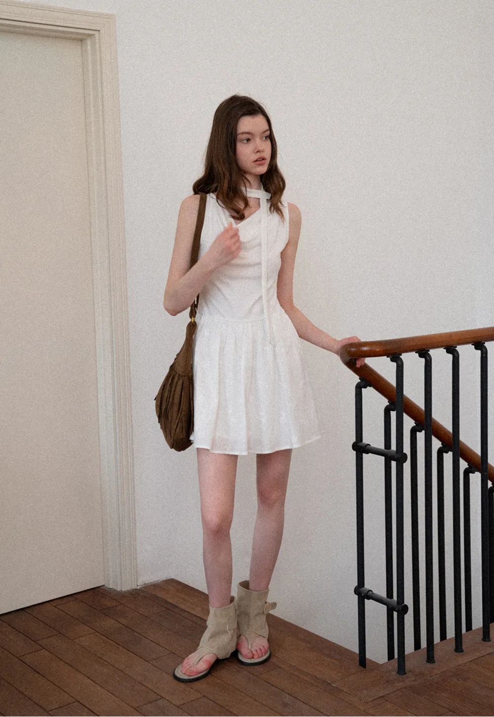 Sleeveless dress with halter neck and flared skirt