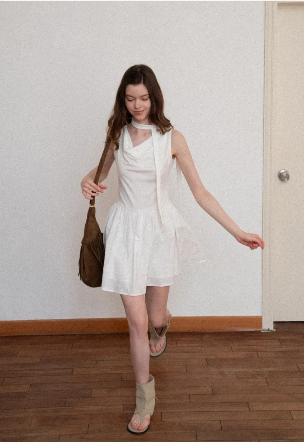 Sleeveless dress with halter neck and flared skirt