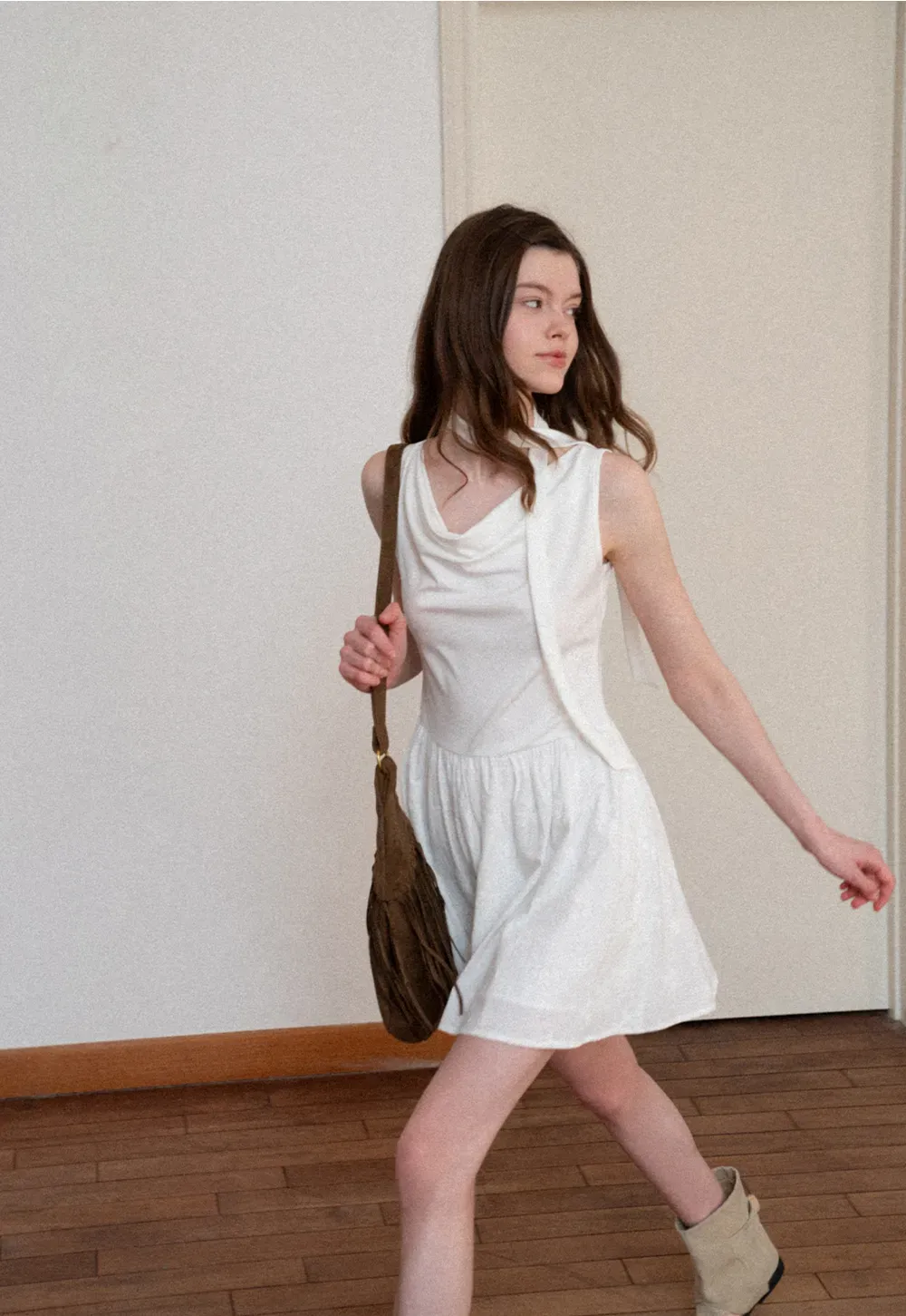 Sleeveless dress with halter neck and flared skirt