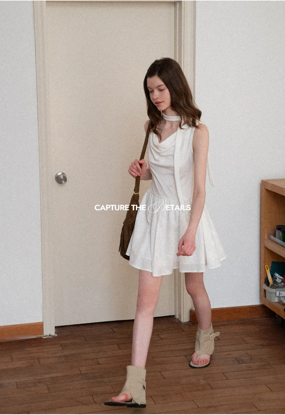 Sleeveless dress with halter neck and flared skirt