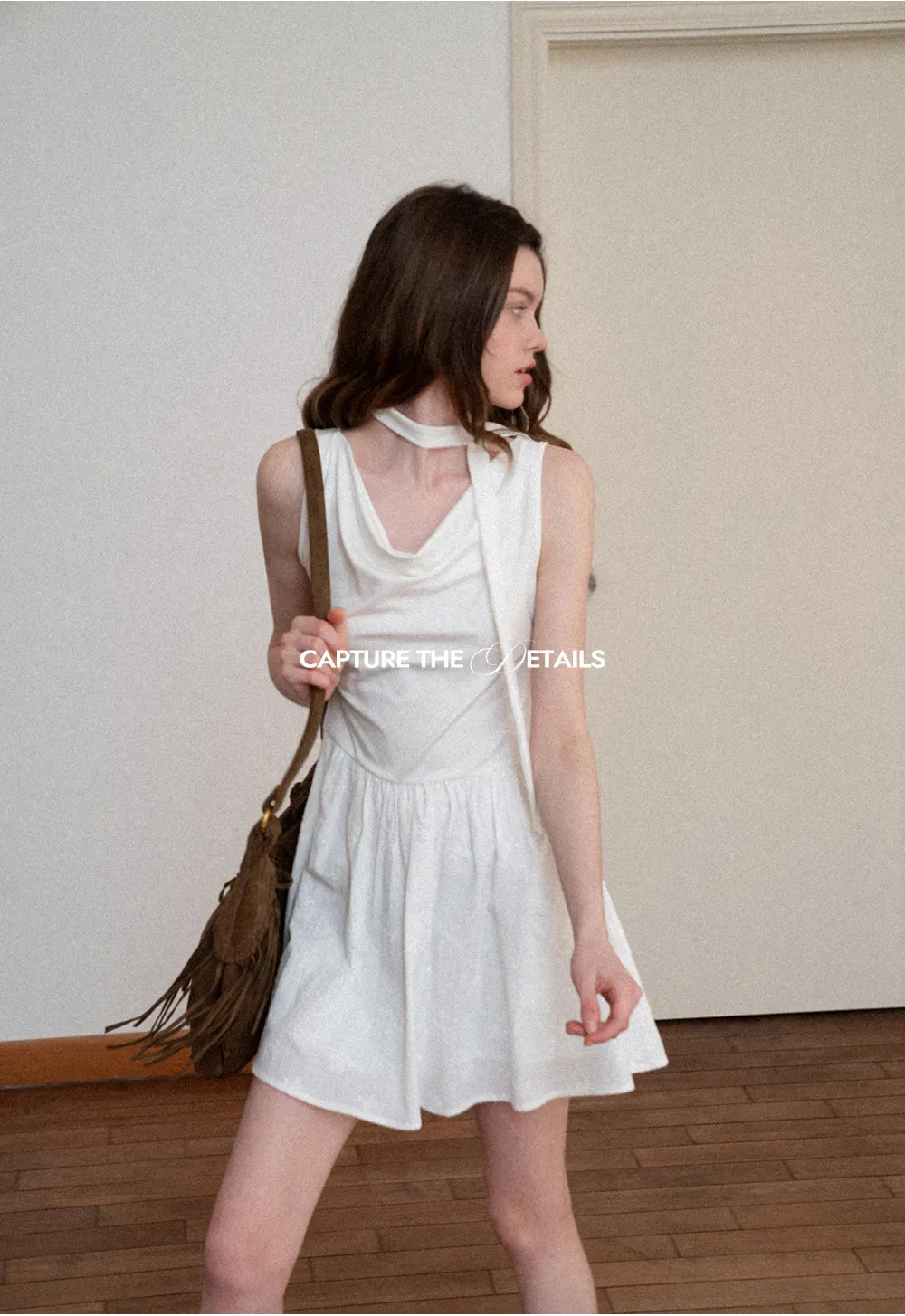 Sleeveless dress with halter neck and flared skirt