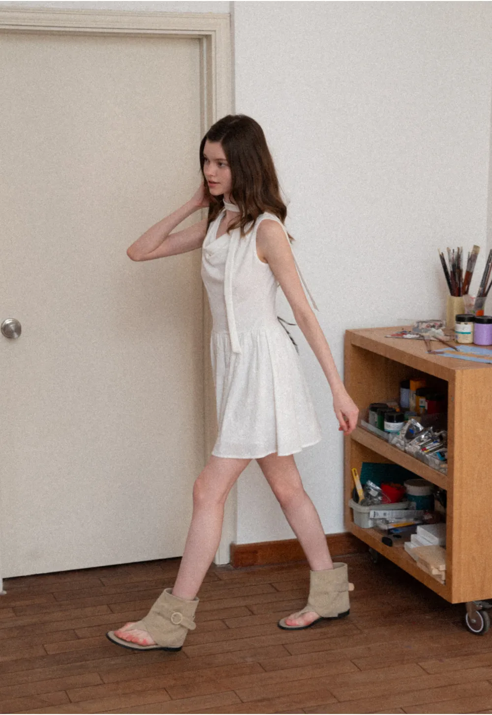 Sleeveless dress with halter neck and flared skirt