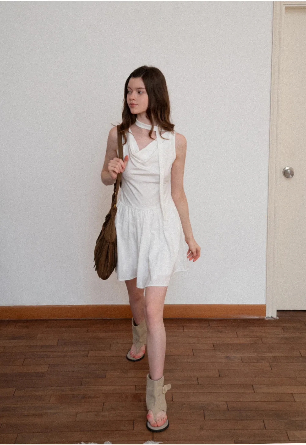 Sleeveless dress with halter neck and flared skirt