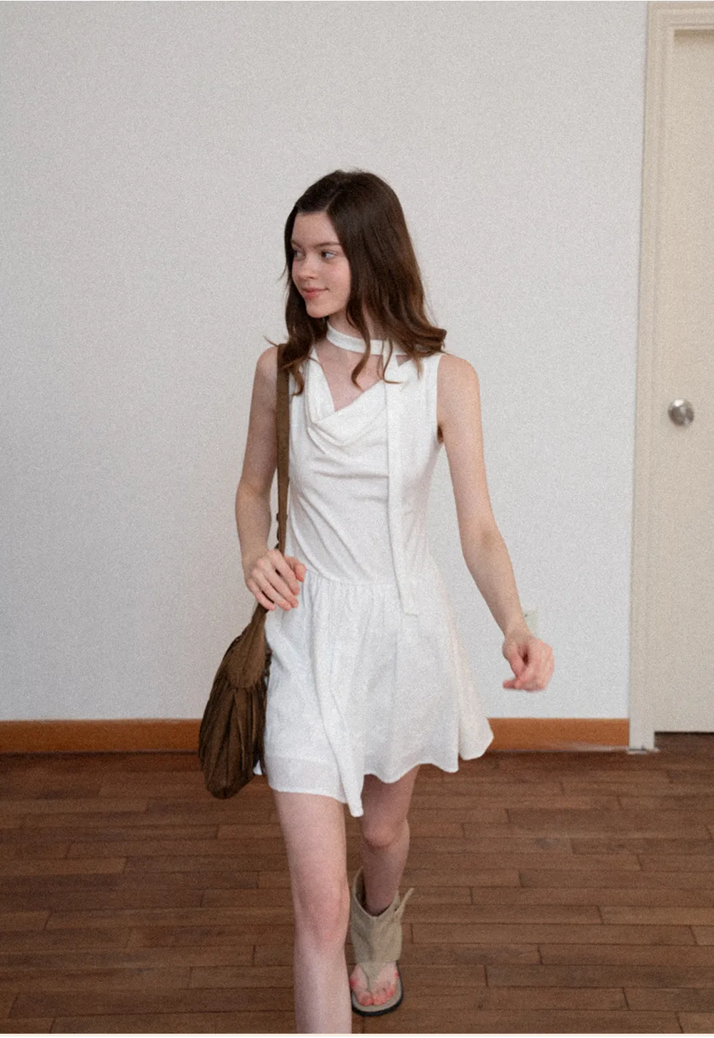 Sleeveless dress with halter neck and flared skirt