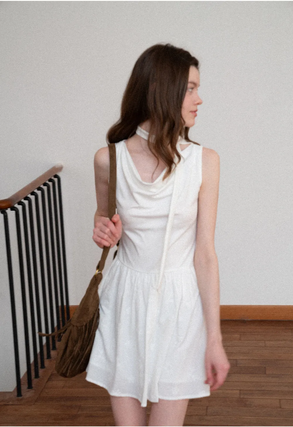 Sleeveless dress with halter neck and flared skirt