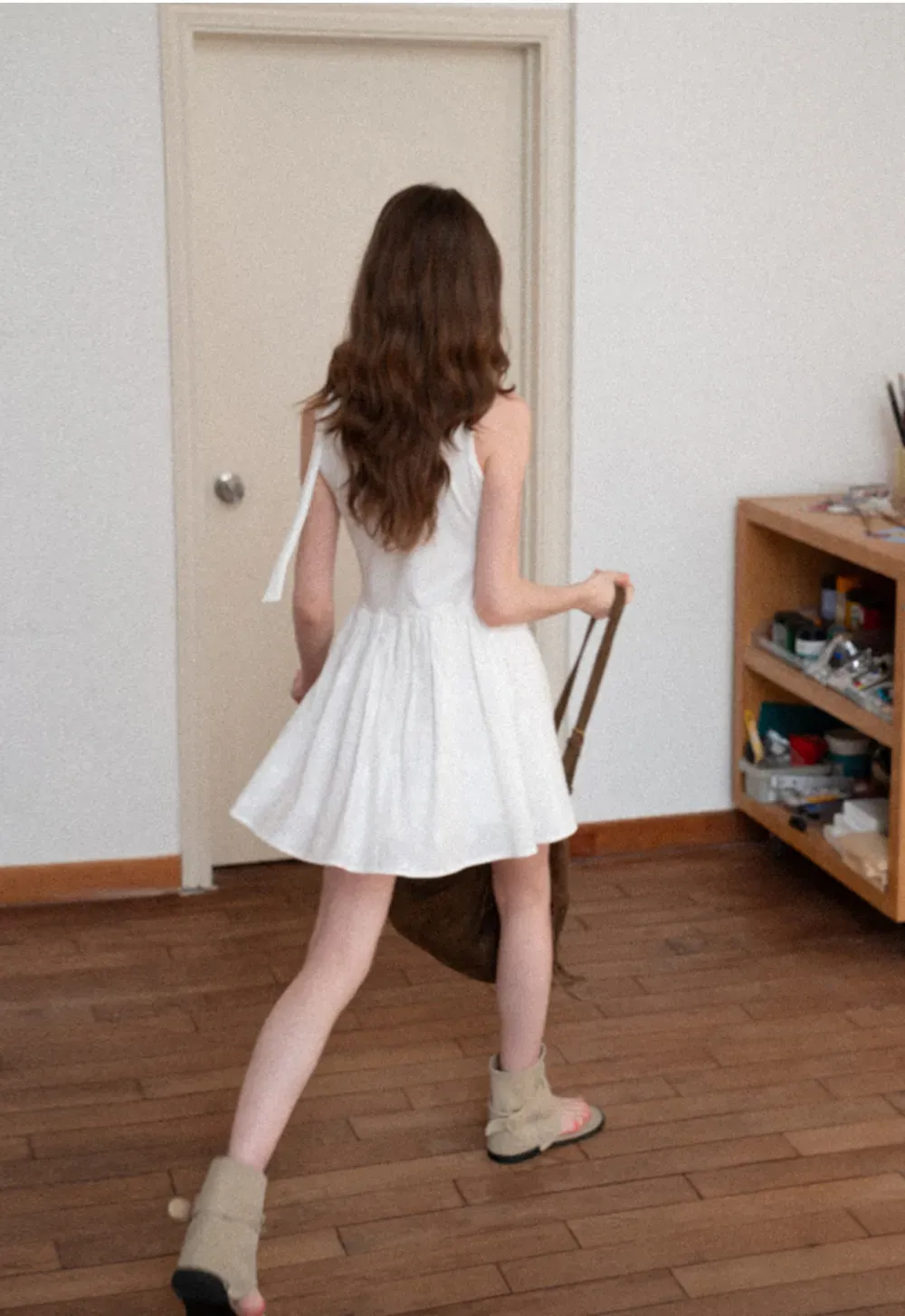 Sleeveless dress with halter neck and flared skirt