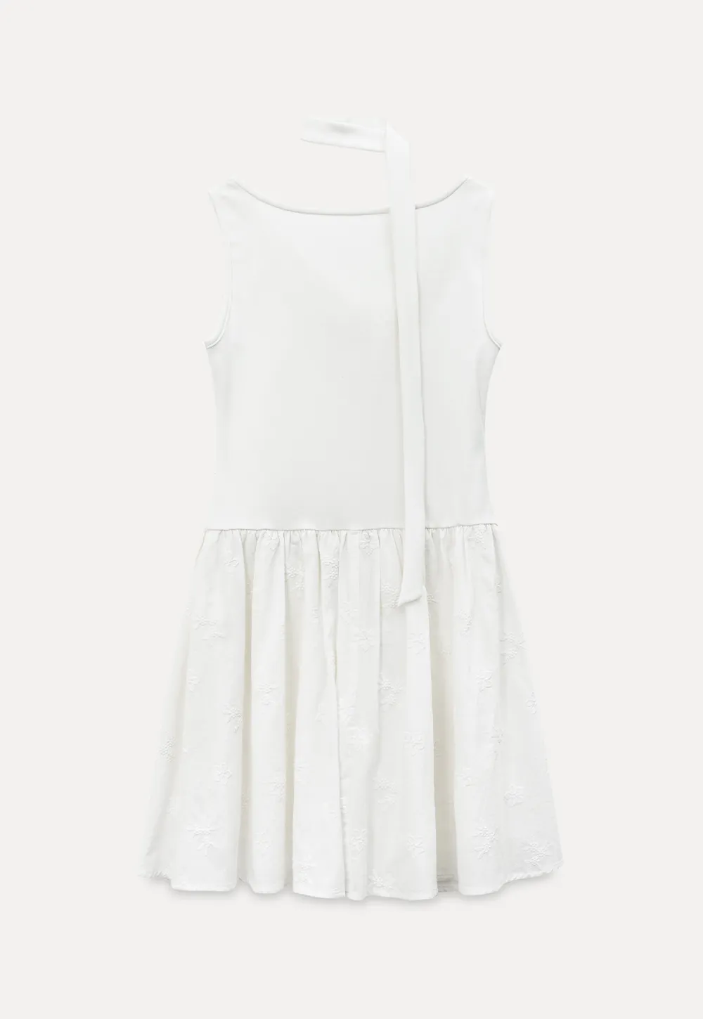 Sleeveless dress with halter neck and flared skirt