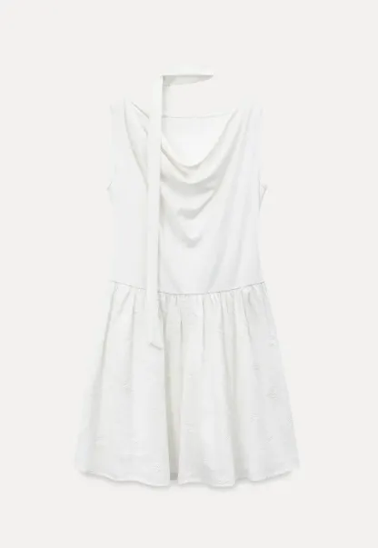 Sleeveless dress with halter neck and flared skirt