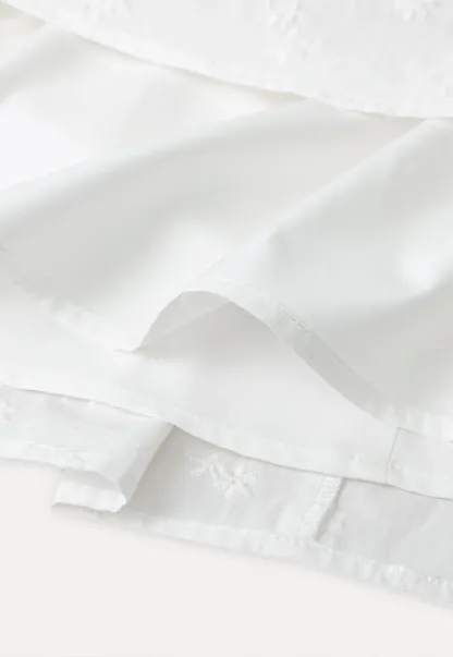 Short dress with puff sleeves and scalloped neckline