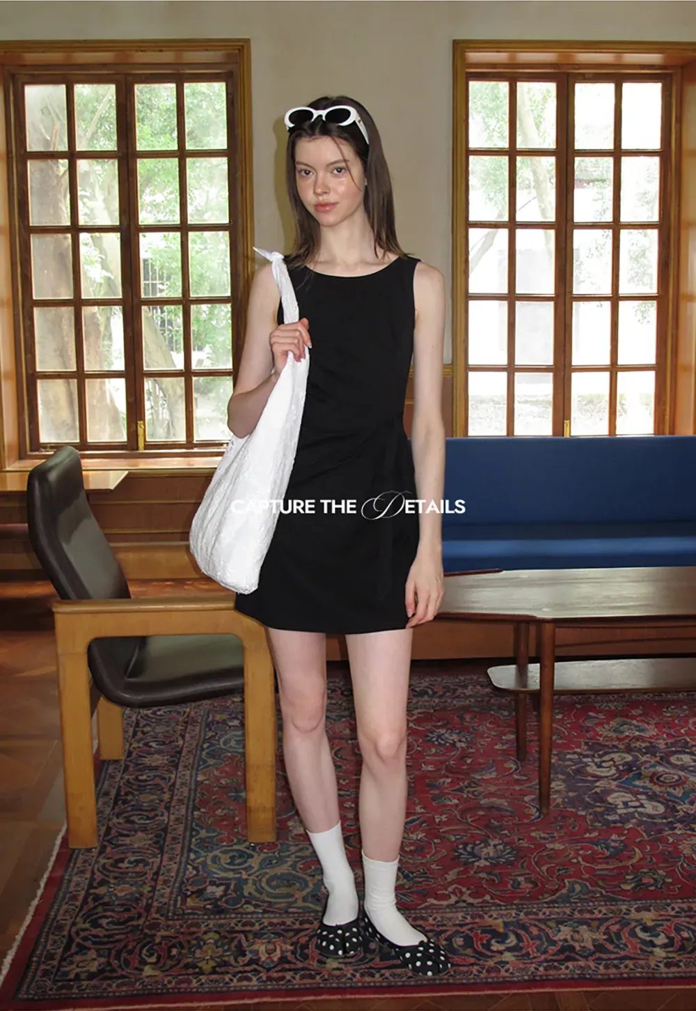 Robe mini sans manches à détail cache-cœur