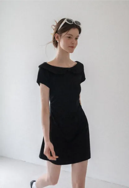 Minikleid mit Peter-Pan-Kragen und kurzen Ärmeln