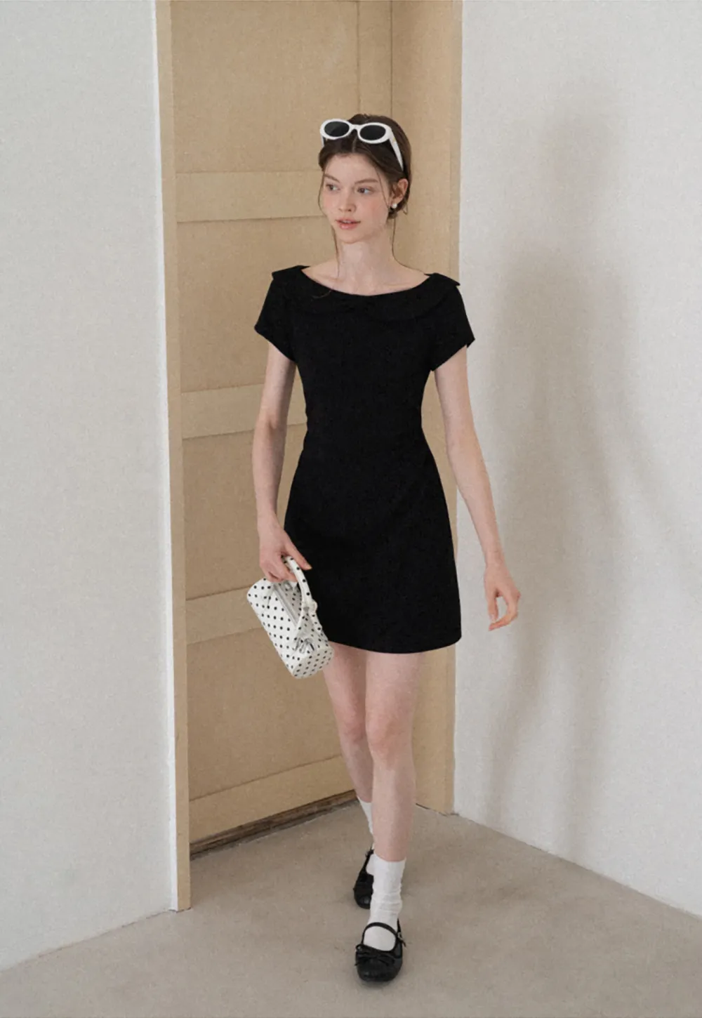 Minikleid mit Peter-Pan-Kragen und kurzen Ärmeln