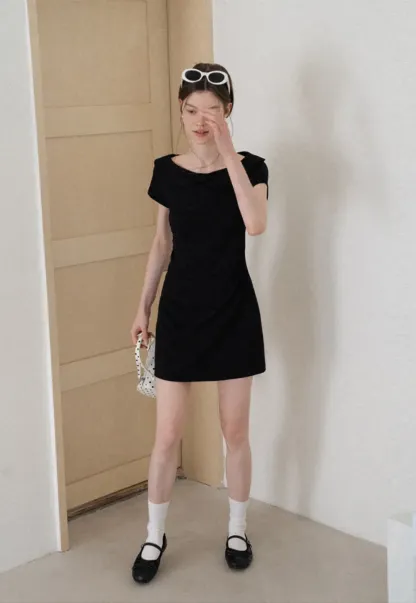 Minikleid mit Peter-Pan-Kragen und kurzen Ärmeln