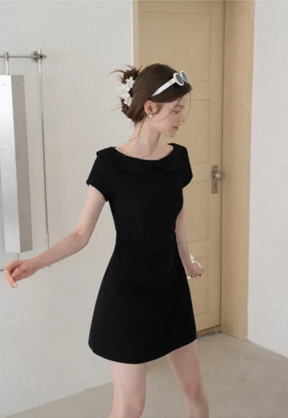 Minikleid mit Peter-Pan-Kragen und kurzen Ärmeln