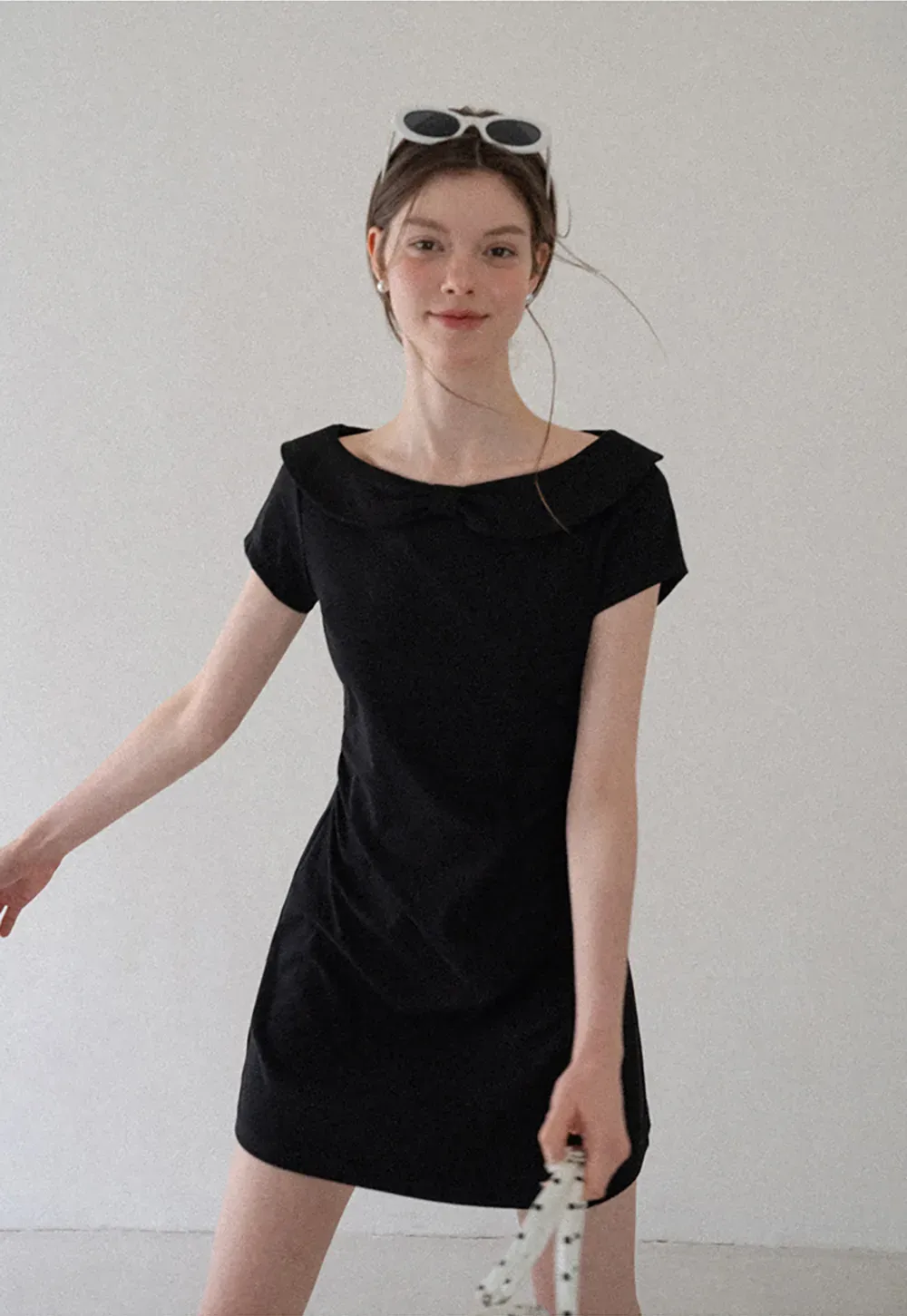 Minikleid mit Peter-Pan-Kragen und kurzen Ärmeln