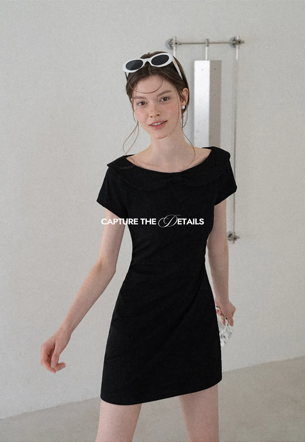 Minikleid mit Peter-Pan-Kragen und kurzen Ärmeln