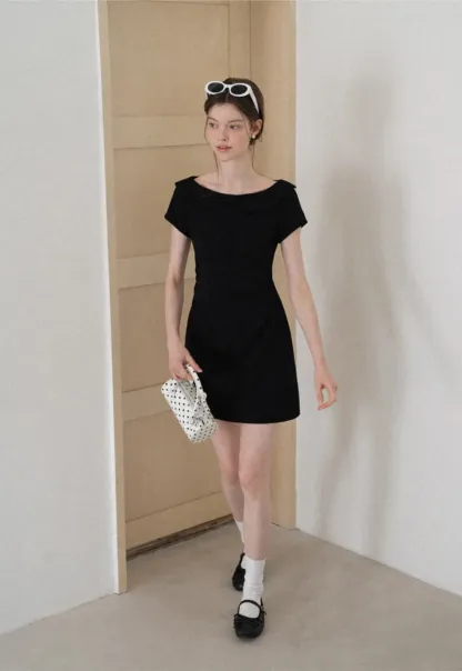 Minikleid mit Peter-Pan-Kragen und kurzen Ärmeln