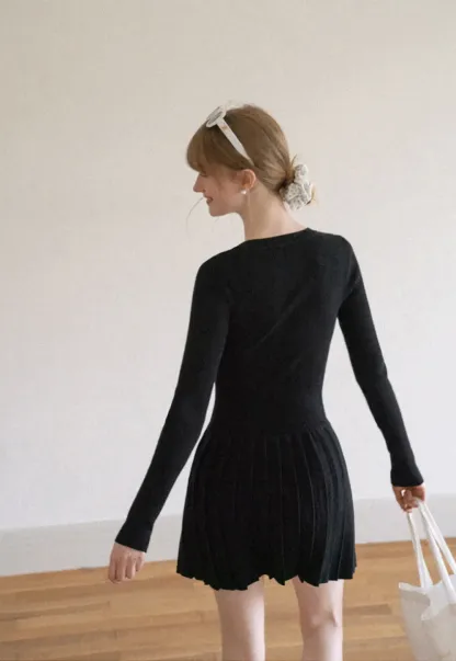 Ribbed Knit V Neck Long Sleeve Pleated Mini Dress