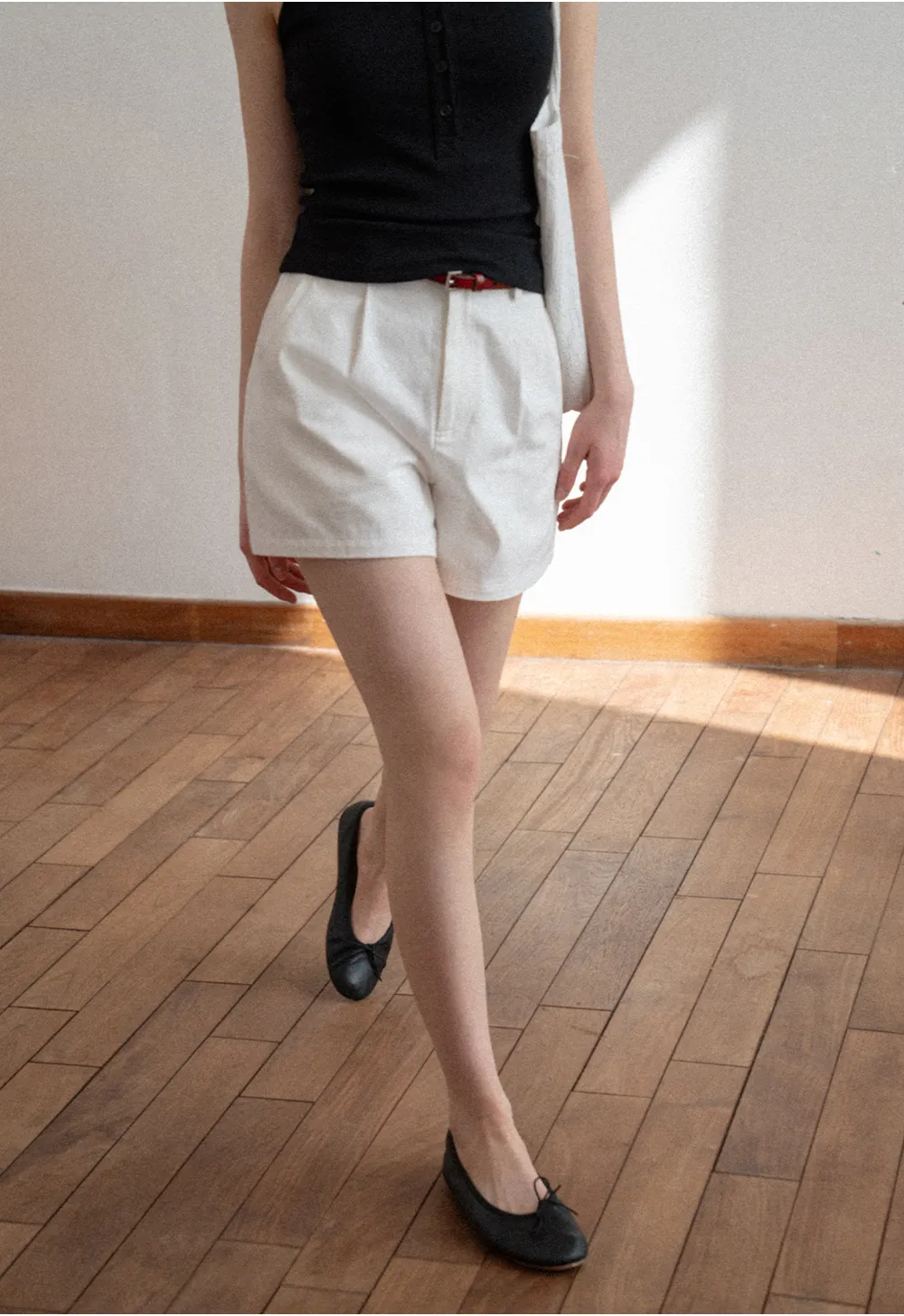High waist pleated casual shorts with belt loop