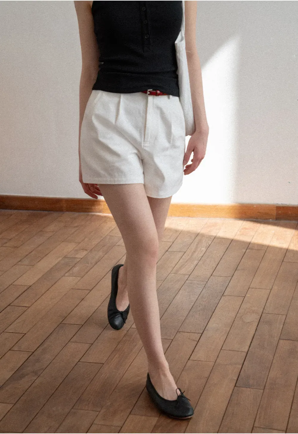 High waist pleated casual shorts with belt loop