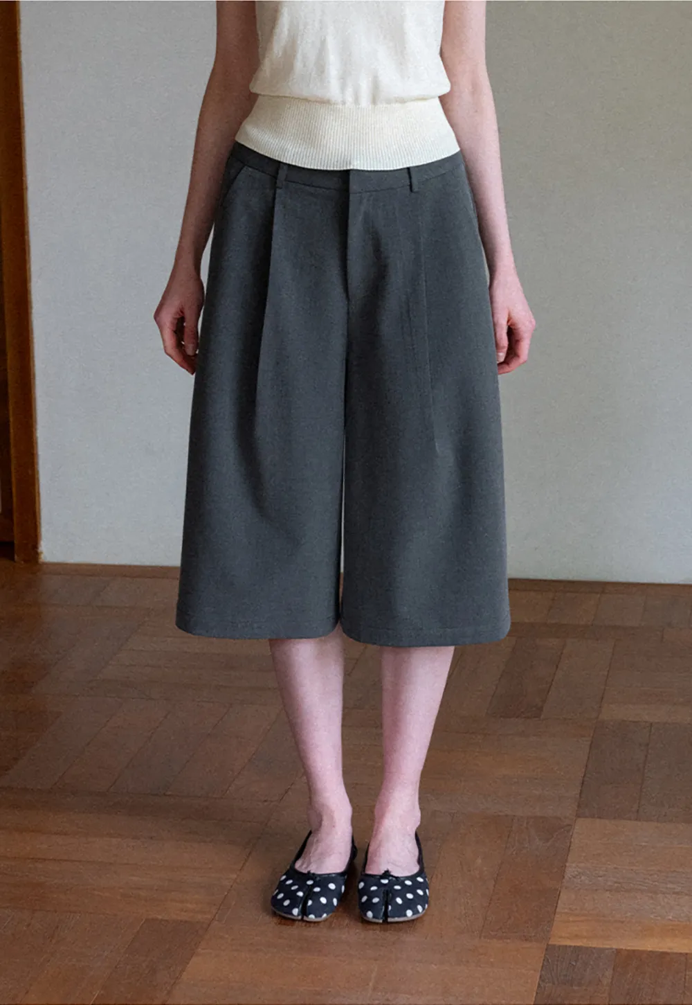 Pleated Wide Leg Cropped Pants