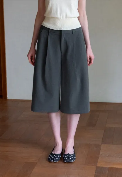 Pleated Wide Leg Cropped Pants