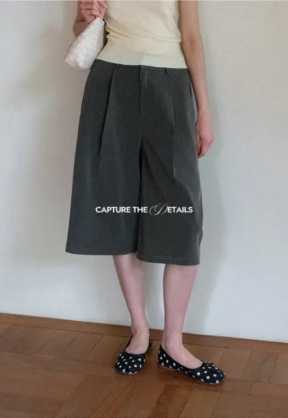 Pleated Wide Leg Cropped Pants