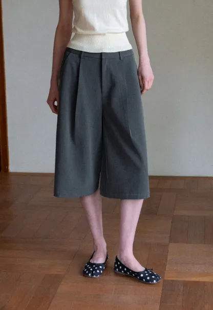 Pleated Wide Leg Cropped Pants